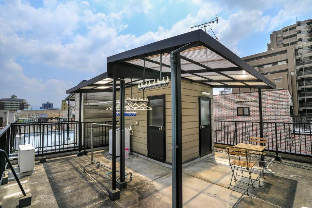 Apartemen 鶴橋駅徒歩2分 トイレ浴室複数あり3階建て一軒家車庫付き Osaka